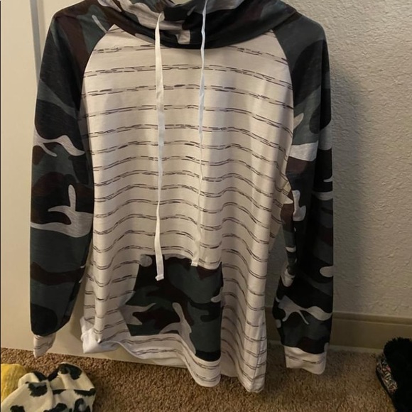 Clothes - Picture 2 of 9